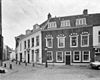 Pand met gevel met rechte kroonlijst