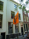 Pand met lijstgevel, gepleisterd