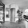 Interieur, leefruimte- wandkast en bovenkastje met ronde deuren - Utrecht - 20340407 - RCE -  Woonhuis Architect Sybold Van Ravesteyn: Interieur, leefruimte: wandkast en bovenkastje met ronde deuren 