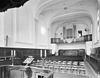 Interieur, overzicht naar het westen met herenbank en orgel - Utrecht - 20314323 - RCE -  Doopsgezinde Kerk: Interieur, overzicht naar het westen met herenbank en orgel 