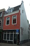 Samenstel van minstens twee en mogelijk drie huizen