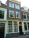 Pand met getande kroonlijst