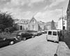 Overzicht hofje met straatbeeld - Utrecht - 20330201 - RCE -  Hofje voor protestantse weduwen: Overzicht hofje met straatbeeld 