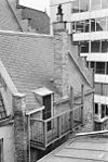 Daken vanuit het zuid-westen en zuid-gevel Klein Drakenburg. - Utrecht - 20236538 - RCE -  Huis Drakenburg: daken vanuit het zuid-westen en zuid-gevel Klein Drakenburg. 