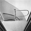 Interieur, verdieping, hal- trap en metalen trapgatleuning - Utrecht - 20340400 - RCE -  Woonhuis Architect Sybold Van Ravesteyn: Interieur, verdieping, hal: trap en metalen trapgatleuning 