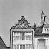 Hardstenen geveltop in roccoco-stijl - Utrecht - 20339869 - RCE -  Hardstenen geveltop in roccoco-stijl (opmerking: Monumenten In Nederland UTRECHT, BLADZIJDE 25) 