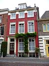 Pand met 18e-eeuwse lijstgevel