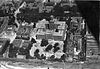Luchtfoto van De Inktpot in Utrecht -  Luchtfoto te Utrecht van De Inktpot (HGB III) uit 1921-1922 met goed zichtbaar de carrÃ©vorm van het gebouw en de binnentuin. Links ervan respectievelijk Hoofdgebouw II (ca. 1895) en I (ca. 1870). Alle drie zijn het rijksmonumentale kantoorgebouwen die vanouds door spoorwegondernemingen worden gebruikt.