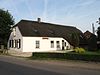 37512 Dorpsstraat 41 Vleuten oostgevel.JPG -  Zicht op boerderij aan de Dorpsstraat 41 in Vleuten. Foto toont de oostgevel van de witte boerderij. 