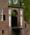 Amerongen - Poortje -  Poort en doorgang naar het voorplein van kasteel Amerongen te Amerongen. 