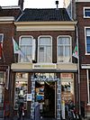 Lijstgeveltje onder oude lijst