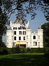 Kasteel Sandenburg - WLM 2011 - ednl - Eerste vermelding 1391. In 1792 gekocht door Baron van Lynden. Tussen 1861 en 1865 verbouwd tot de huidige vorm door architect S.A. van Lunteren in opdracht van Graaf van Lynden van Sandenburg. 