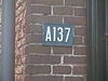 RM23890 Langbroekerdijk A137 huisnummer.JPG -  Huisnummer van Langbroekerdijk A137 Langbroek 
