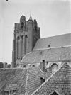 Zuidgevel en zicht op de kerktoren - Wijk bij Duurstede - 20213177 - RCE -  sint Jan Baptist: Zuidgevel en zicht op de kerktoren (opmerking: In: Buiten ; 15(1921), nr. 29, p. 337) 