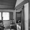 Interieur met bedstee - Rietveld - 20186829 - RCE -  Acht is meer dan 1000: interieur met bedstee 