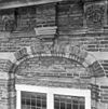 Detail van het natuursteenwerk aan de voorgevel. - Woerden - 20215917 - RCE -  Stadhuis: detail van het natuursteenwerk aan de voorgevel. 