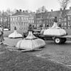 Het afhalen van de schoorsteenkappen - Zeist - 20221630 - RCE -  Schellingerhuis: het afhalen van de schoorsteenkappen 