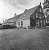 Overzicht voorgevel en linker zijgevel met aangebouwde schuur - Borssele - 20352750 - RCE -  Boerderij Klein Monsterhoek: Overzicht voorgevel en linker zijgevel met aangebouwde schuur (opmerking: Gefotografeerd voor Monumenten In Nederland Zeeland, bladzijde 80) 