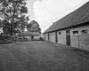 Overzicht schuur bij de boerderij met varkenskot - Ellewoutsdijk - 20001492 - RCE -  Zorgwijk: Overzicht schuur bij de boerderij met varkenskot 