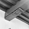 Interieur, begane grond, balklaag sleutelstuk - Goes - 20335893 - RCE -  Gotische Huis: Interieur, begane grond, balklaag sleutelstuk (opmerking: Gefotografeerd voor Huizen in Nederland, Hendrick de Keyser) 