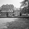 Overzicht voorgevels; de linkergevel is van de oude pastorie, de rechter gevel van het oude raadhuis - Kloetinge - 20352807 - RCE -  Pastorie/ Raadhuis: Overzicht voorgevels; de linkergevel is van de oude pastorie, de rechter gevel van het oude raadhuis (opmerking: Gefotografeerd voor Monumenten In Nederland Zeeland, bladzijde 144) 