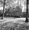 Overzicht voorgevel herenhuis - Kloetinge - 20352808 - RCE -  Kloetinge: Overzicht voorgevel herenhuis (opmerking: Gefotografeerd voor Monumenten In Nederland Zeeland, bladzijde 145) 