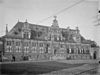 Overzicht voorgevel - Middelburg - 20155156 - RCE -  Kloveniersdoelen: Overzicht voorgevel (opmerking: In: Buiten ; 10(1916), nr. 13, p. 148) 