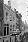 Huis met geverfde rechte gevel