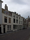 Huis met geverfde lijstgevel