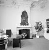 Interieur, zijkamer tuinzijde, schouwpartij - Middelburg - 20335946 - RCE -  Zeeuws Museum: Interieur, zijkamer tuinzijde, schouwpartij (opmerking: Gefotografeerd voor Huizen in Nederland, Hendrick de Keyser) 