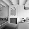 Interieur, schouwpartij in kamer op verdieping - Middelburg - 20335926 - RCE -  Societeit De Vergenoeging: Interieur, schouwpartij in kamer op verdieping (opmerking: Gefotografeerd voor Huizen in Nederland, Hendrick de Keyser) 
