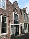 Pakhuis met gecementeerde trapgevel
