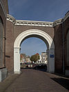 Middelburg Poort Nieuwpoortstraat -  Middelburg, Poort Nieuwpoortstraat (view from Nieuwpoortstraat through the arch to Londense Kaai) 
