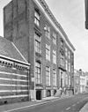 Voorgevel - Middelburg - 20335939 - RCE -  Zeeuws Museum: Voorgevel (opmerking: Gefotografeerd voor Huizen in Nederland, Hendrick de Keyser) 