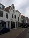 Huis met gecementeerde trapgevel