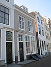Huis met gepleisterde lijstgevel