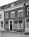 Huis genaamd 'De drij glase ruytten' met rechte gevel