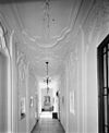 Interieur, gang- overzicht - Middelburg - 20352523 - RCE -  Societeit De Vergenoeging: Interieur, gang: overzicht (opmerking: Gefotografeerd voor Monumenten In Nederland Zeeland, bladzijde 176) 
