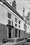 Huis met gepleisterde lijstgevel