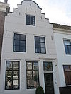Huis met gecementeerde trapgevel