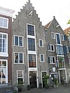 Pakhuis met gecementeerde trapgevel