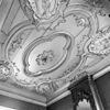 Interieur, begane grond- kamer middenachter, plafond - Middelburg - 20155956 - RCE -  Societeit De Vergenoeging: Interieur, begane grond: kamer middenachter, plafond 