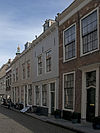 Dwarshuis waarvan de gootlijst wordt gedragen door klossen