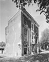 Overzicht voorgevel en linker zijgevel - Middelburg - 20352504 - RCE -  Voormalig Ijkkantoor En Concerthuis: Overzicht voorgevel en linker zijgevel (opmerking: Gefotografeerd voor Monumenten In Nederland Zeeland, bladzijde 171) 