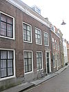 Pand achter een gemeenschappelijke gevel met het buurhuis nr 70