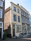 Huis met geverfde lijstgevel