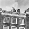 Voorgevel, daklijst - Middelburg - 20335902 - RCE -  Haan, Huis De: Voorgevel, daklijst (opmerking: Gefotografeerd voor Huizen in Nederland, Hendrick de Keyser) 