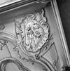 Interieur, begane grond- kamer middenachter, detail houtsnijwerk plafond - Middelburg - 20155959 - RCE -  Societeit De Vergenoeging: Interieur, begane grond: kamer middenachter, detail houtsnijwerk plafond 