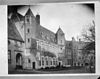 Binnenhof noord-west wand, reproductie van foto voor de restauratie - Middelburg - 20154520 - RCE -  Abdij En Nieuwe Kerk: Binnenhof noord-west wand, reproductie van foto voor de restauratie 