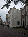 Huis met geverfde lijstgevel